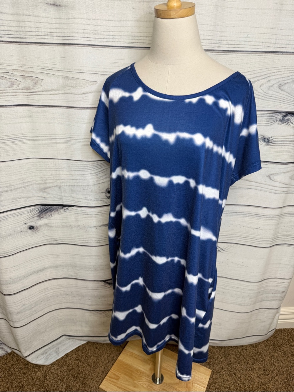 Casual Navy and White Tie-Dye Short Sleeve Tunic with pockets